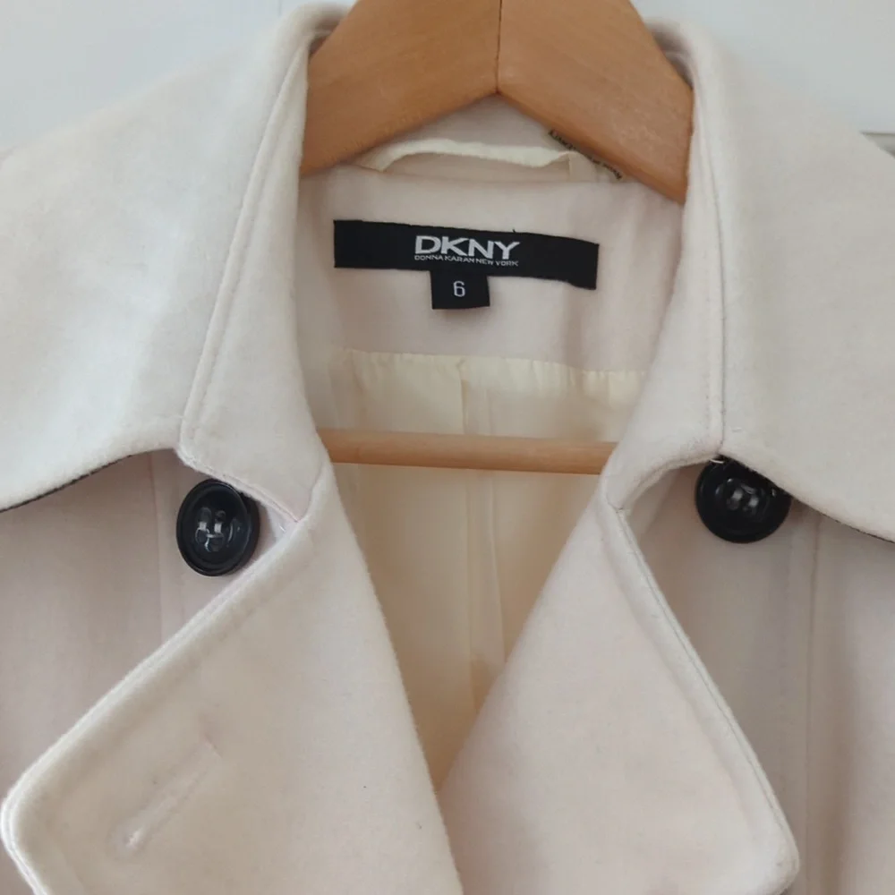 Vintage DKNY white with black and white belt peacoat size 6 - Picture 2 of 15